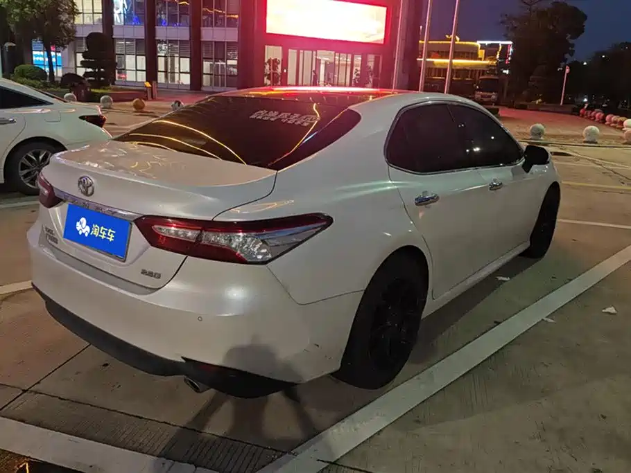 Toyota Camry 2018 2.5G Luxury Edition фото 3