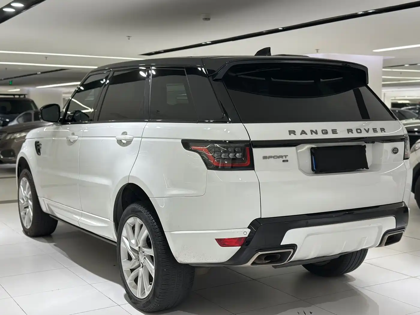 Land Rover Range Rover Sport 2021 3.0 L6 Gloss Black Edition фото 14