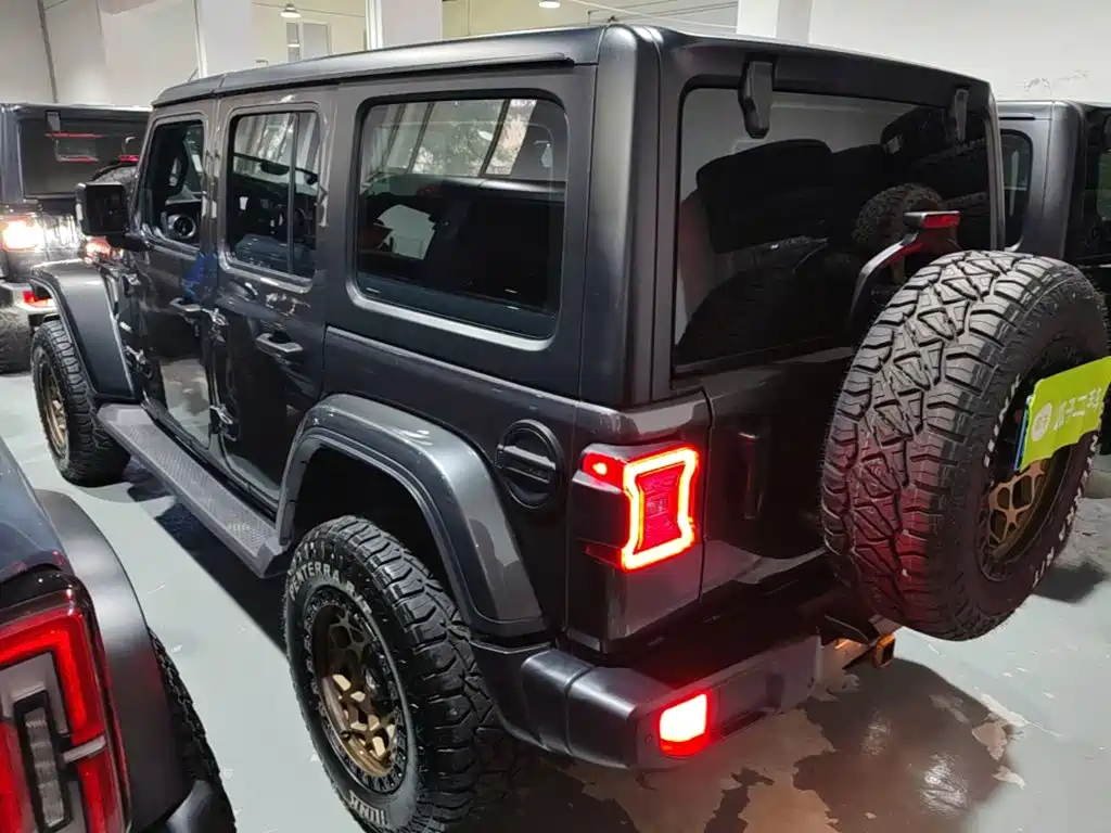 Фото 5 - Jeep Wrangler