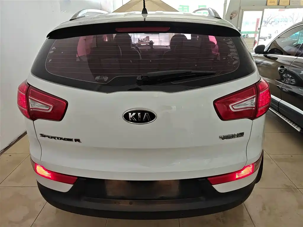 Kia Sportage 2014 2.0L Automatic 2WD GL Edition фото 6