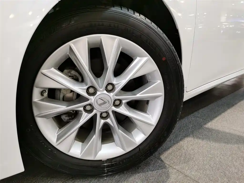Lexus ES 2014 300h Elite Edition фото 14
