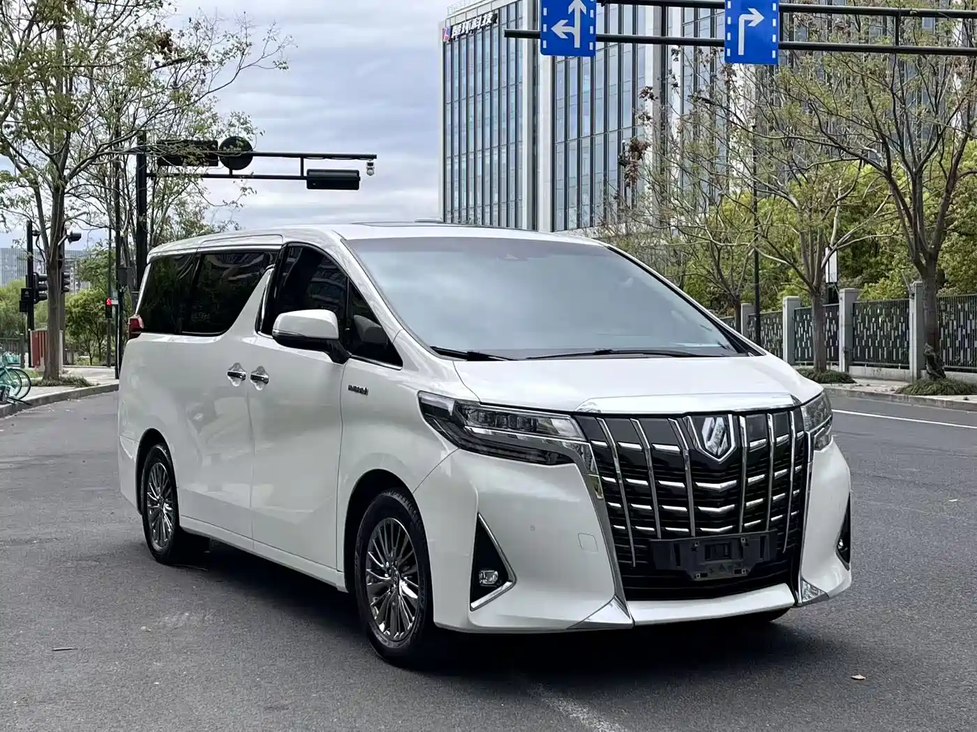 Toyota Alphard 2021 Hybrid 2.5L Premium фото 3