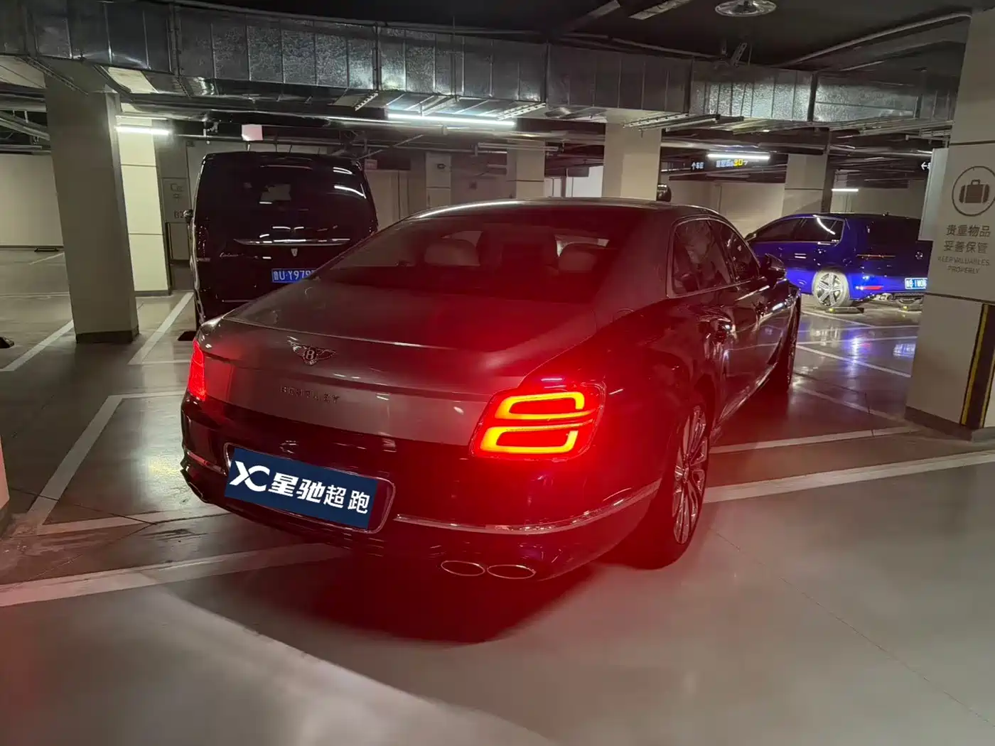 Bentley Flying Spur 2024 4.0T V8 Mulliner фото 6