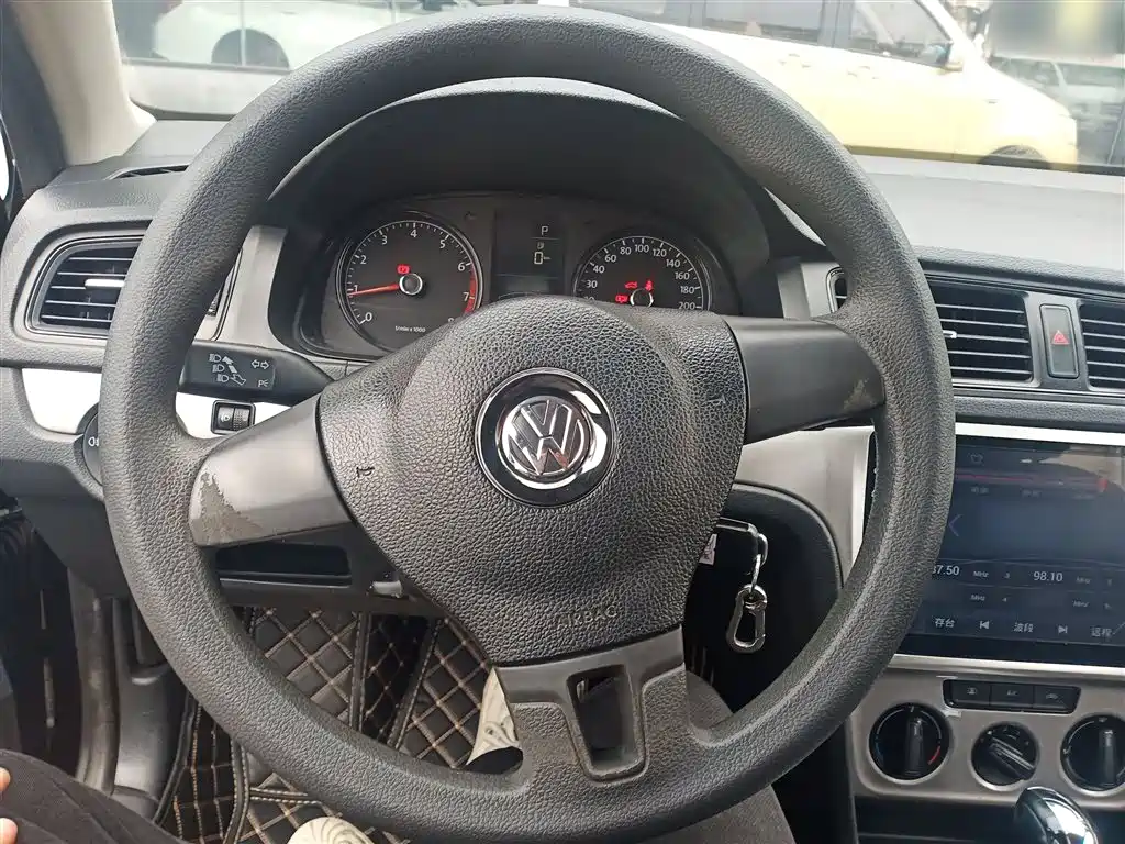 Volkswagen Lavida 2015 1.6L Automatic Trend Edition фото 11