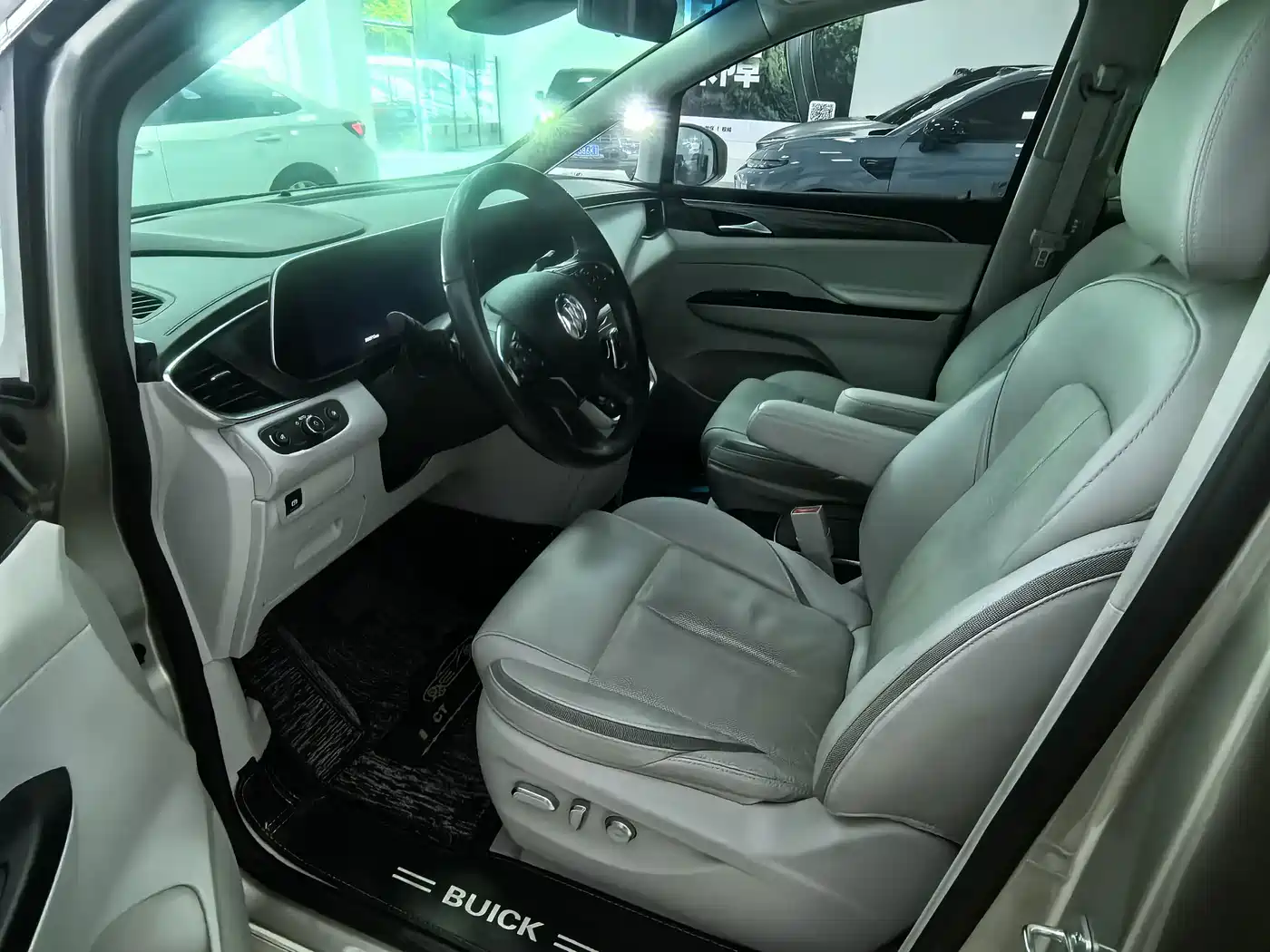Фото 4 - Buick GL8