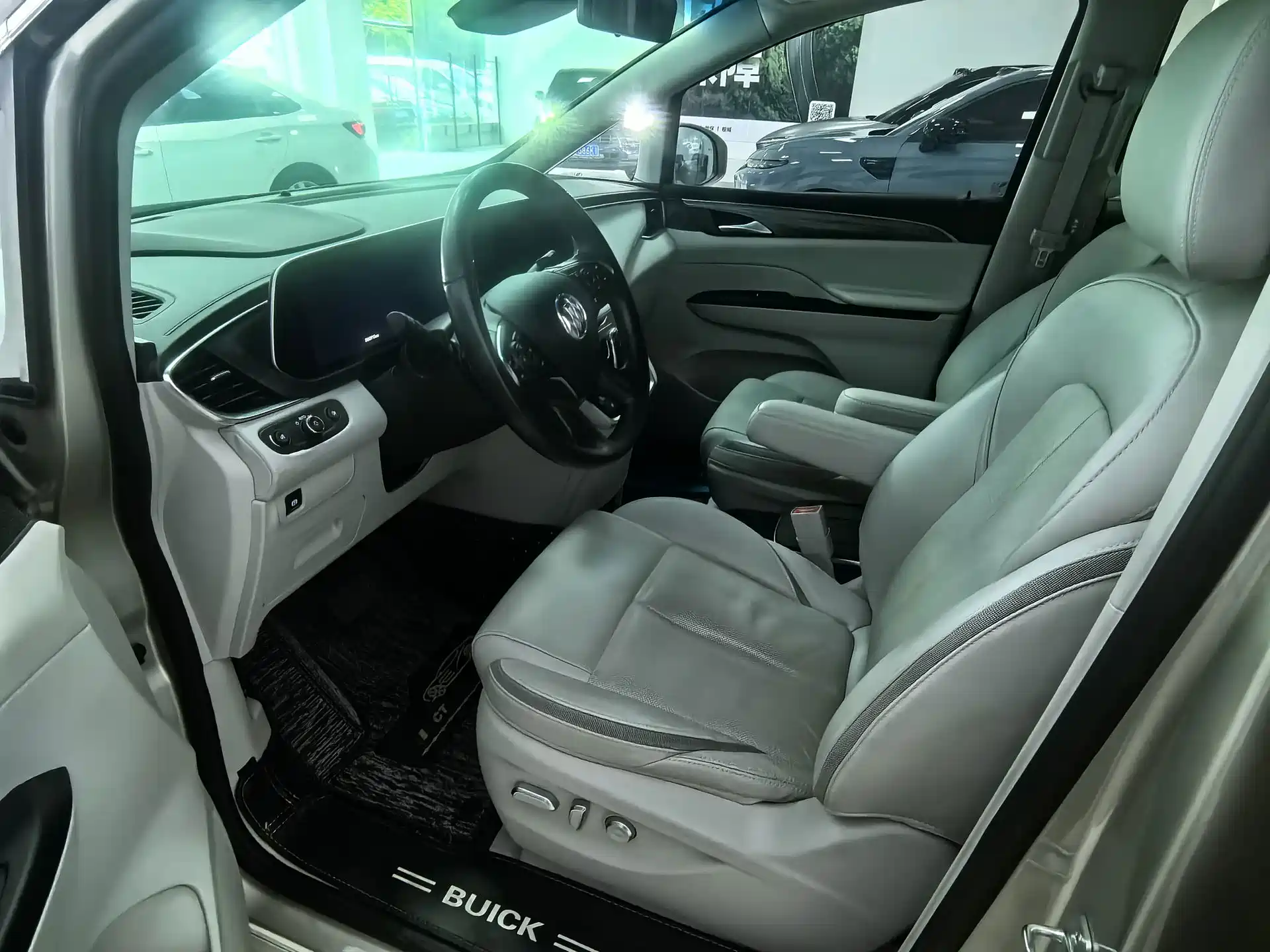 Фото 4 - Buick GL8