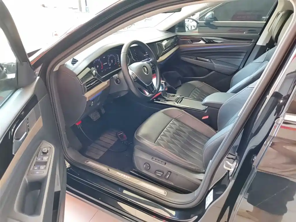 Volkswagen Passat 2021 Model 380TSI Luxury Edition фото 16