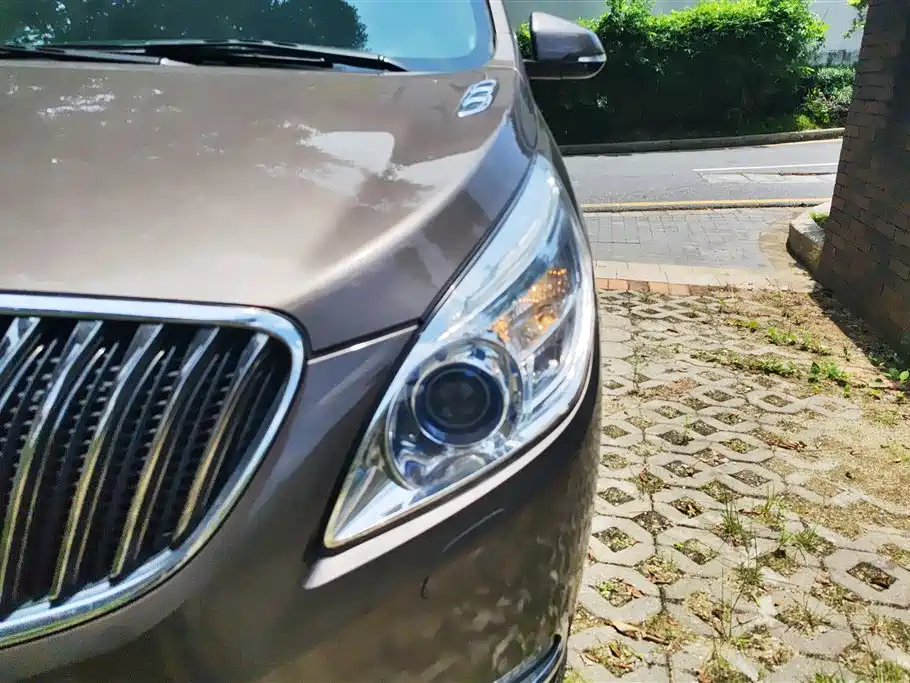 Buick GL8 2015 2.4L Luxury Business Exclusive Edition фото 5