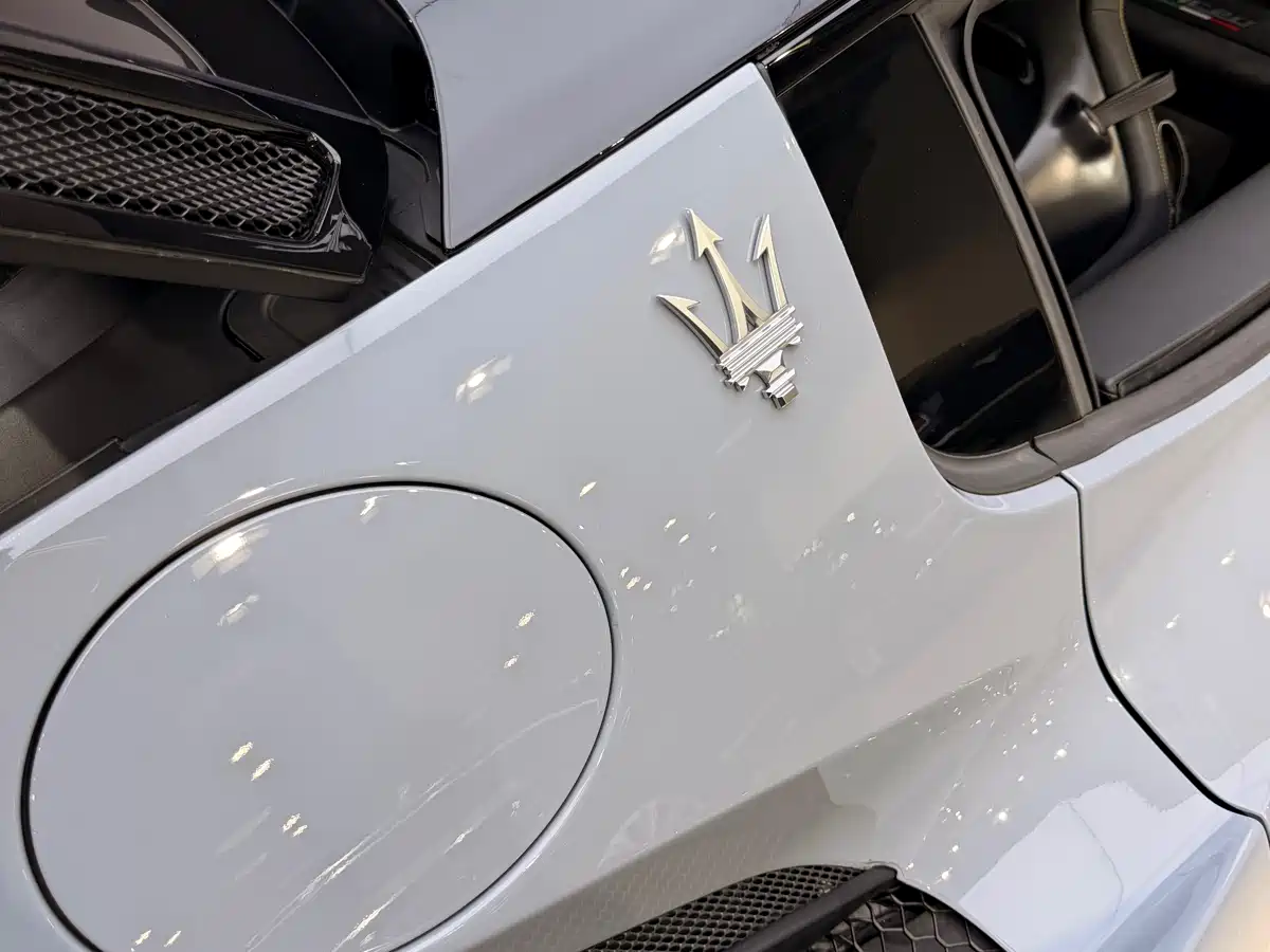 MASERATI MC20
