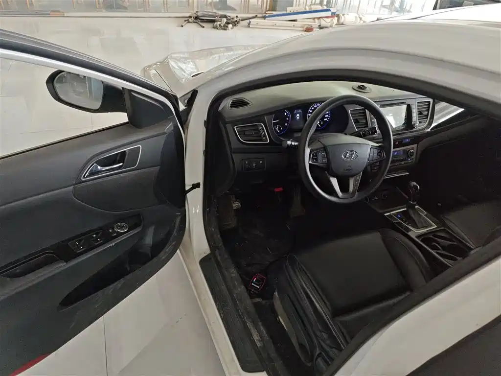 Hyundai Mistra 2014 1.8L Auto Smart GLS фото 16