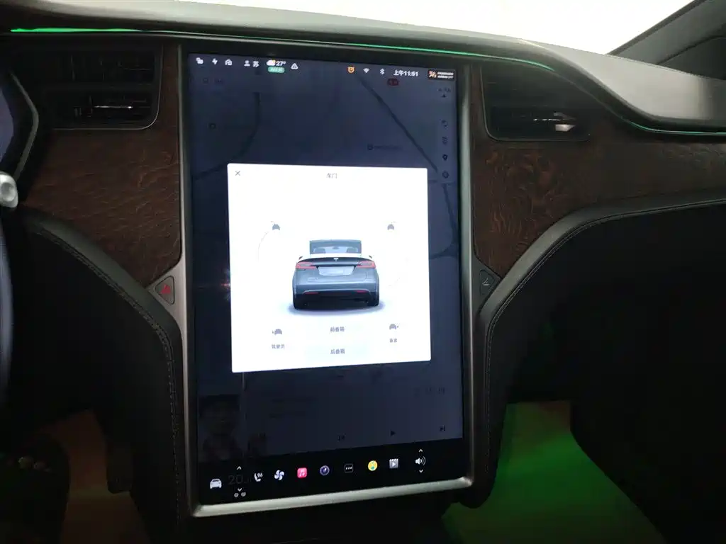 TESLA MODEL X