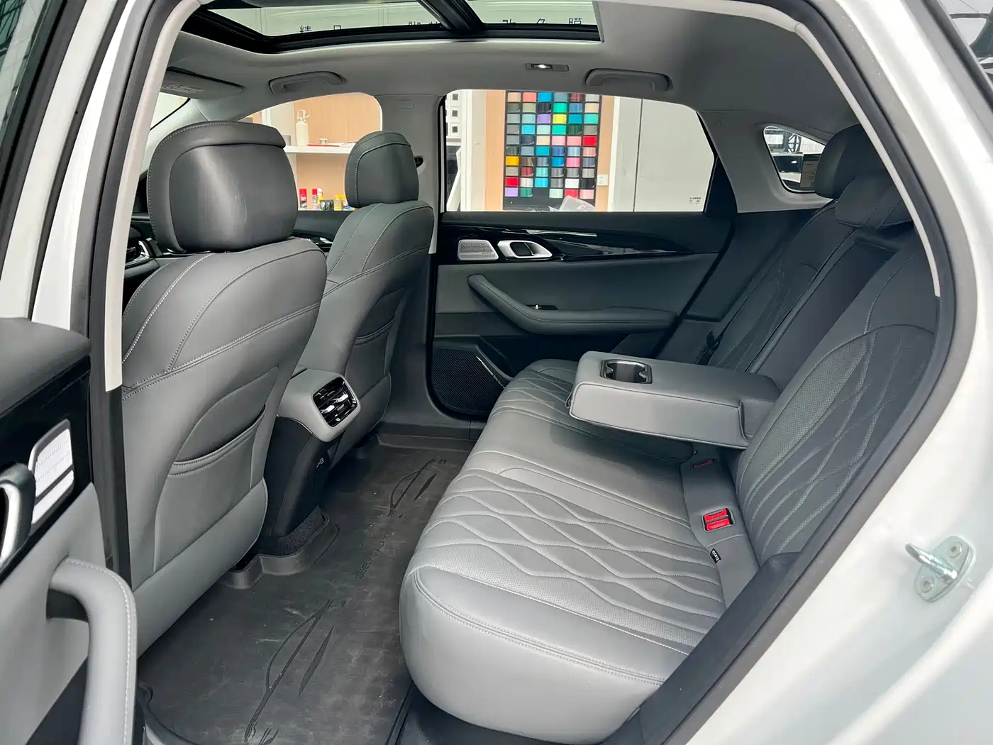 Geely Galaxy Galaxy A7 2025 EM-i 150km Explorer+ Edition фото 26