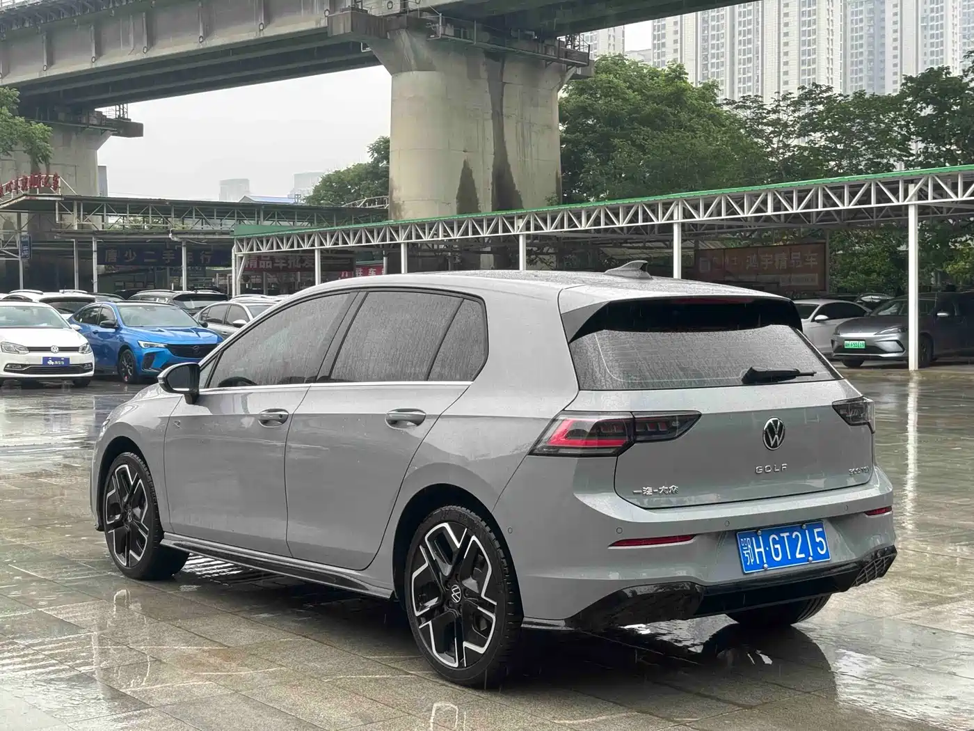 Volkswagen Golf 2025 Second Facelift 300TSI R-Line фото 10