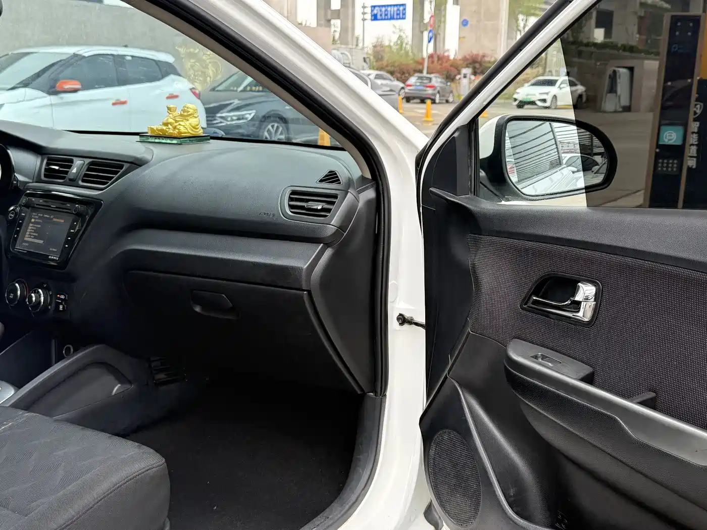 Kia K2 2012 Sedan 1.4L AT GLS Commemorative Edition фото 9