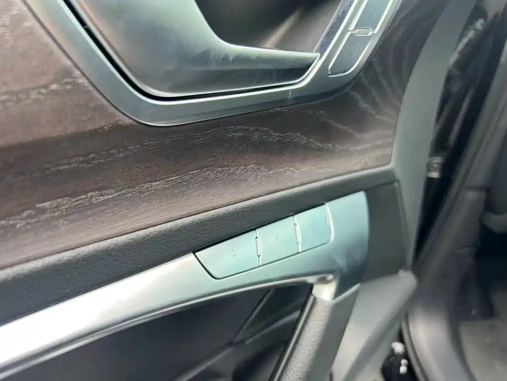 Фото 6 - Audi A6L