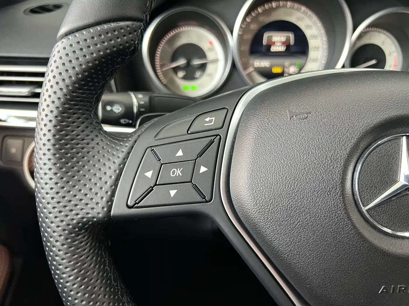Mercedes-Benz E-Class 2015 E 260 L Sport Luxury фото 36