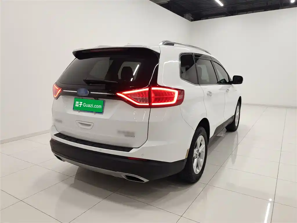 Фото 7 - Ford Edge