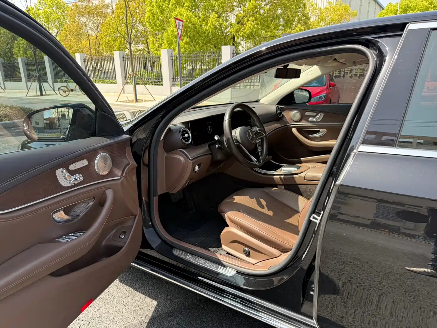Mercedes-Benz E-Class 2021 E 300 L Fashion фото 9