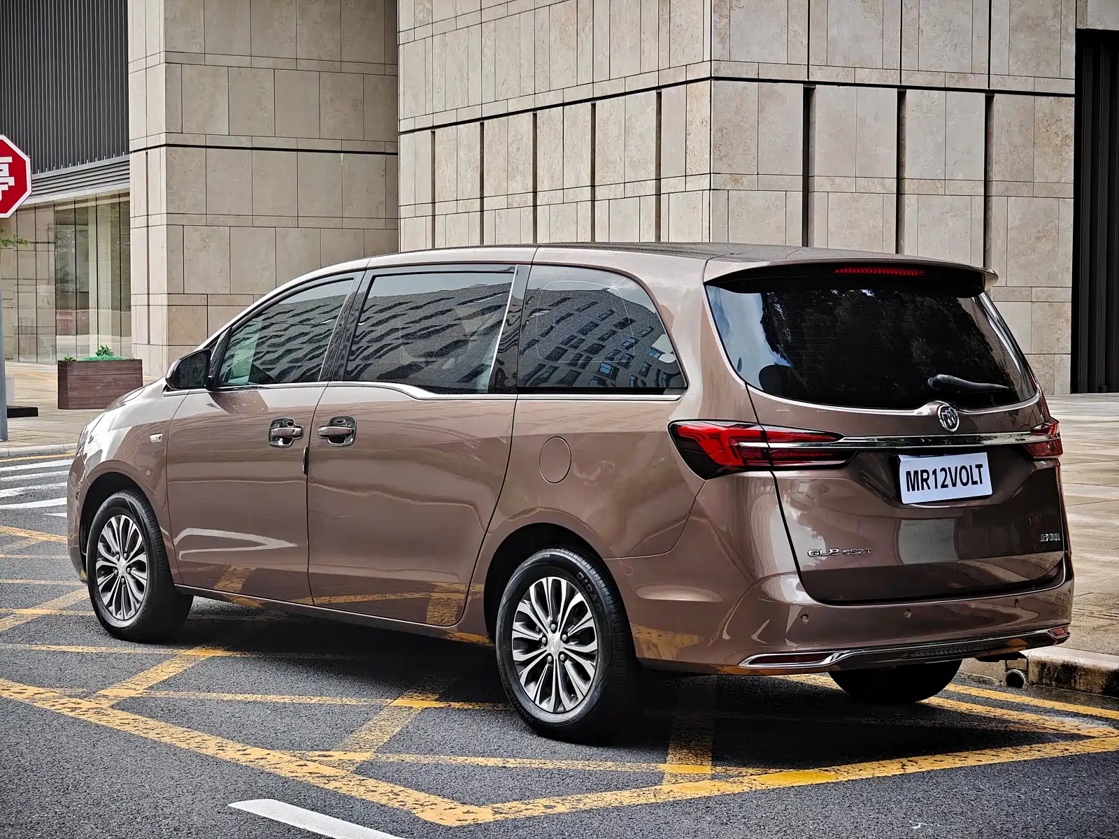 Photo 5 - Buick GL8