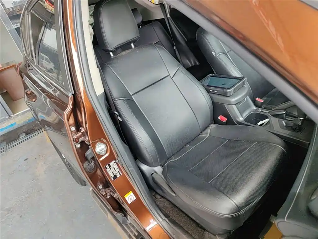 Toyota RAV4 Rongfang 2015 2.0L CVT 2WD Trend Edition фото 25