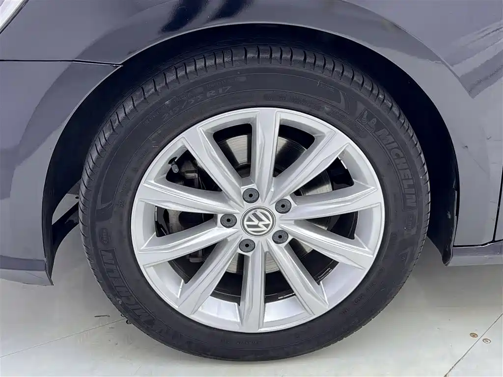 Volkswagen Passat 2017 330TSI DSG Prestige фото 11