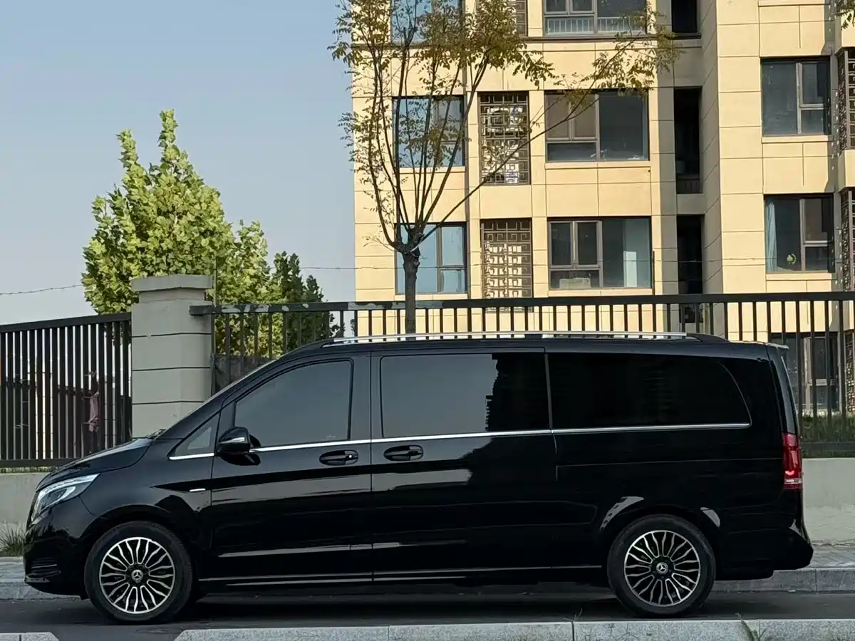 Mercedes-Benz V-Class 2018 V 260 L Premium Long Wheelbase Edition China VI фото 4