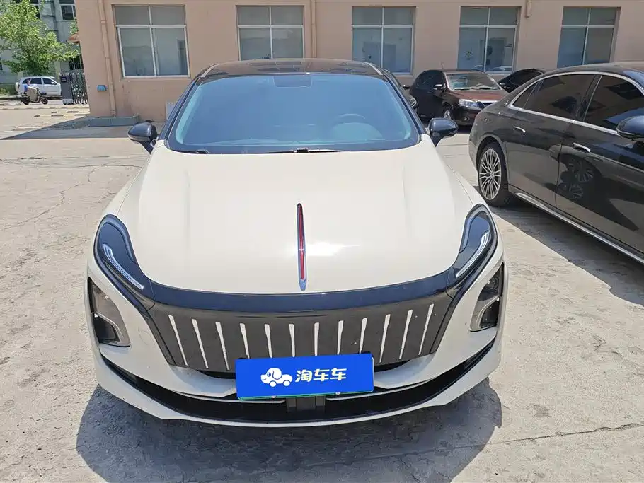 Hongqi E-QM5 2022 431km Charging Enjoyment Edition фото 2