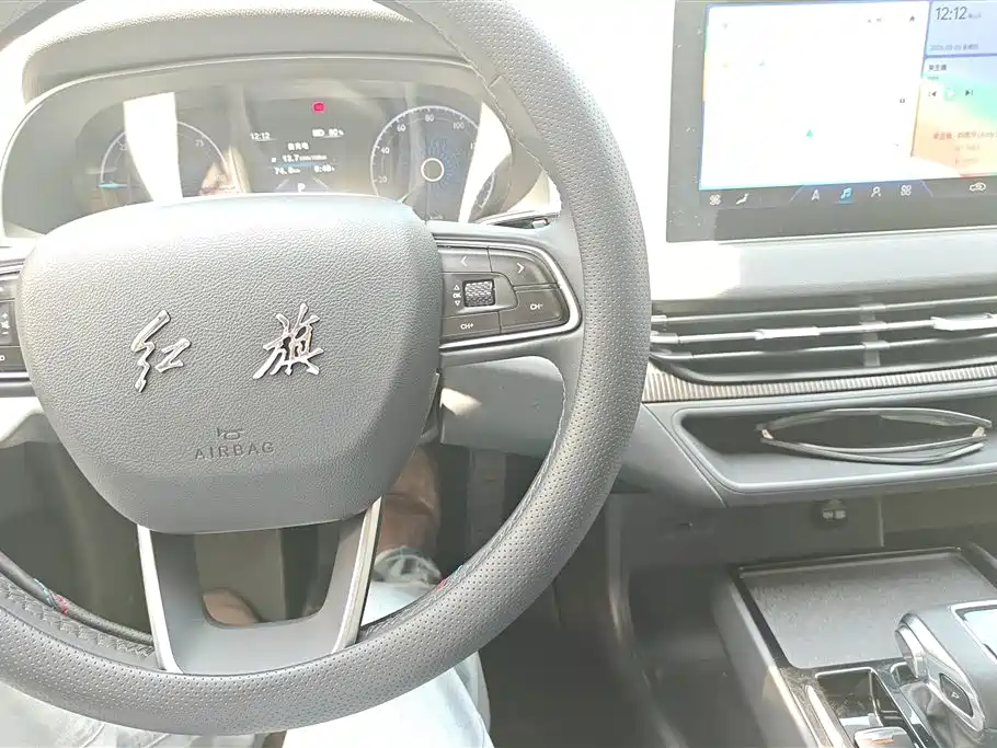 Hongqi E-QM5 2022 431km Charging Enjoyment Edition фото 12
