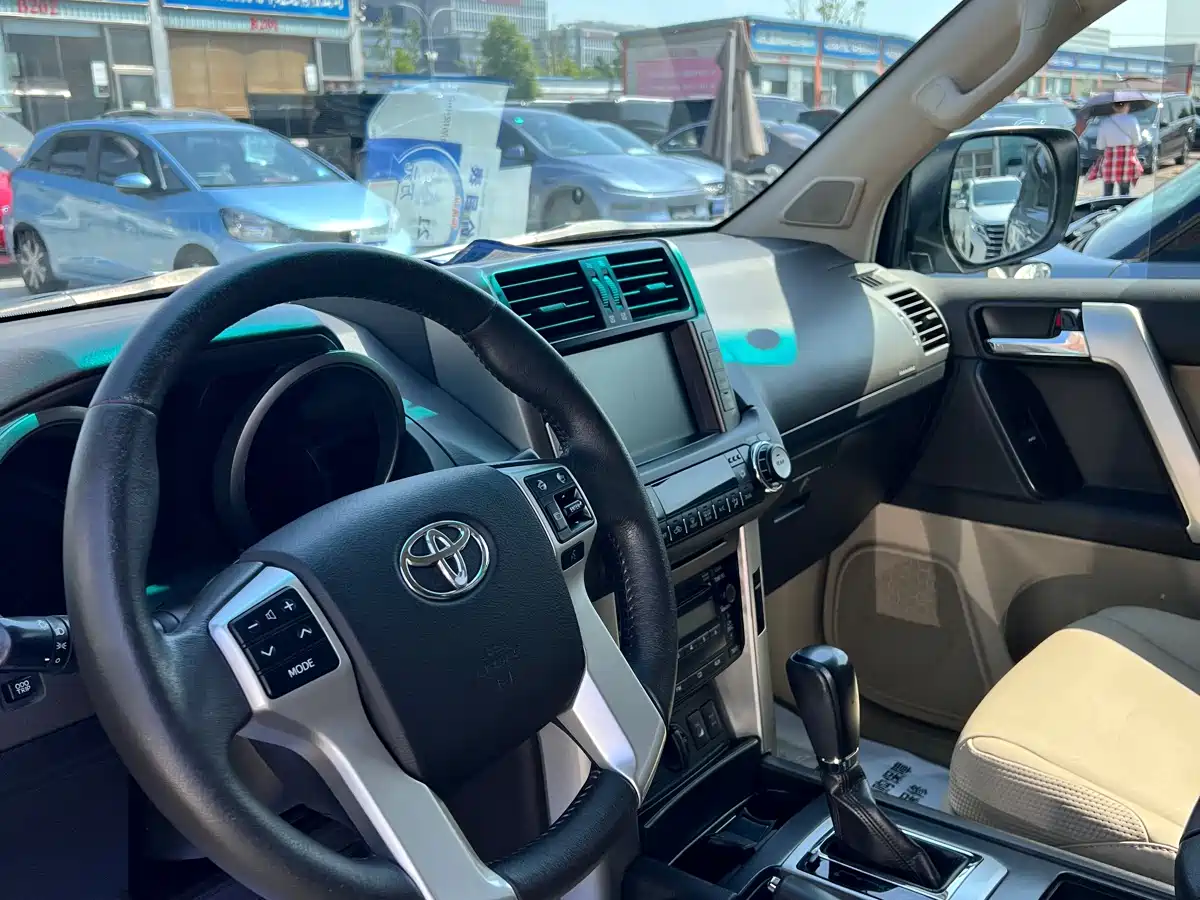 Toyota Prado 2010 4.0L Automatic TX-L фото 3