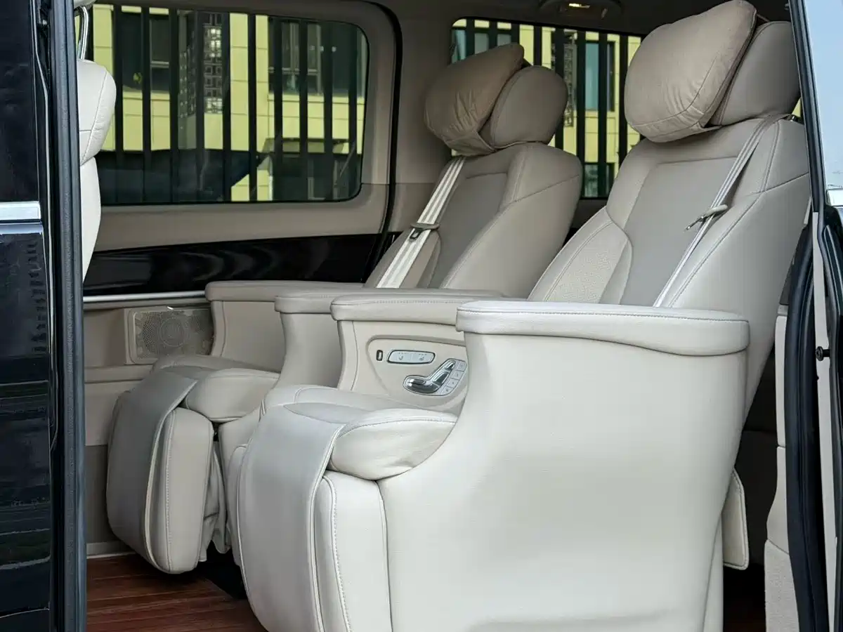 Mercedes-Benz V-Class 2018 V 260 L Premium Long Wheelbase Edition China VI фото 9
