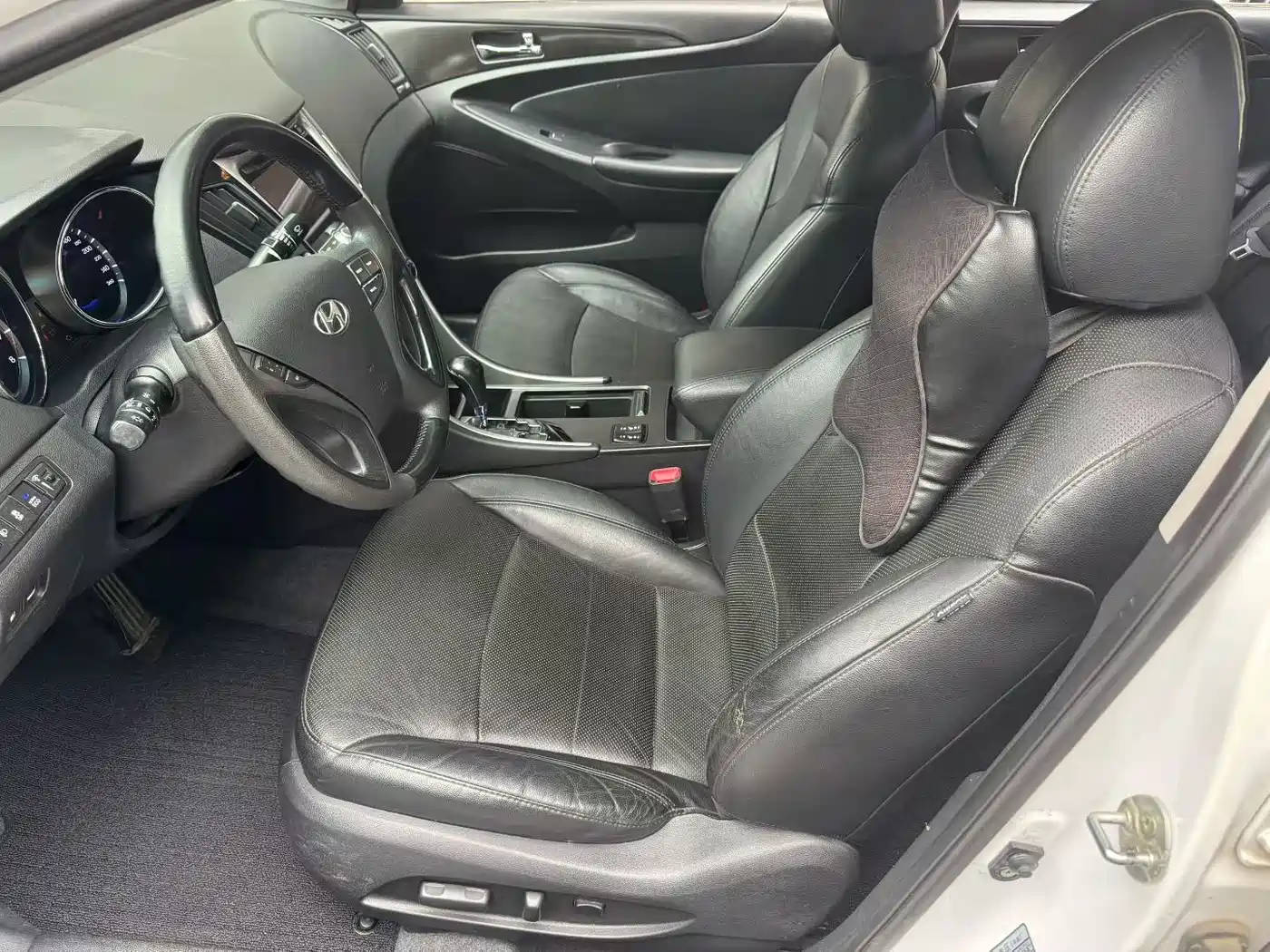 Hyundai Sonata 2011 2.0L Automatic Fashion фото 6