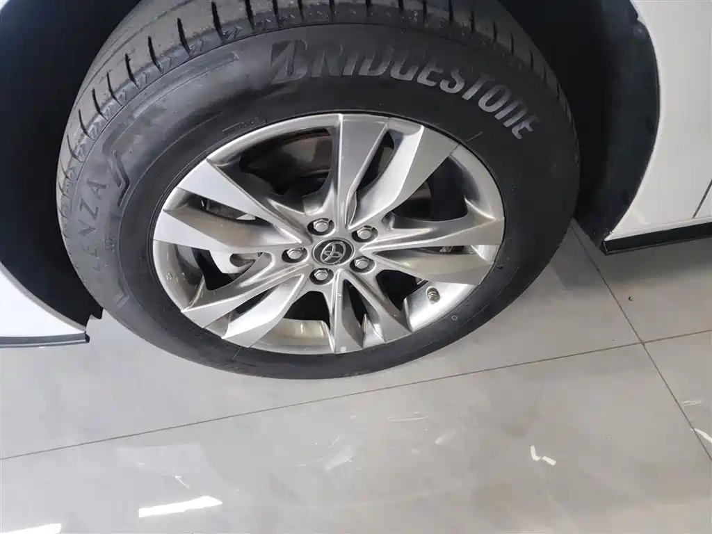 Toyota Sienna 2023 2.5L Hybrid Luxury Edition фото 23