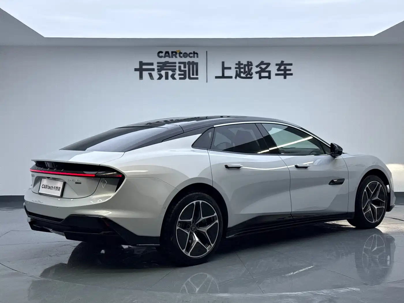 Lotus Cars EMEYA Blossom 2025 600 Wagon фото 5