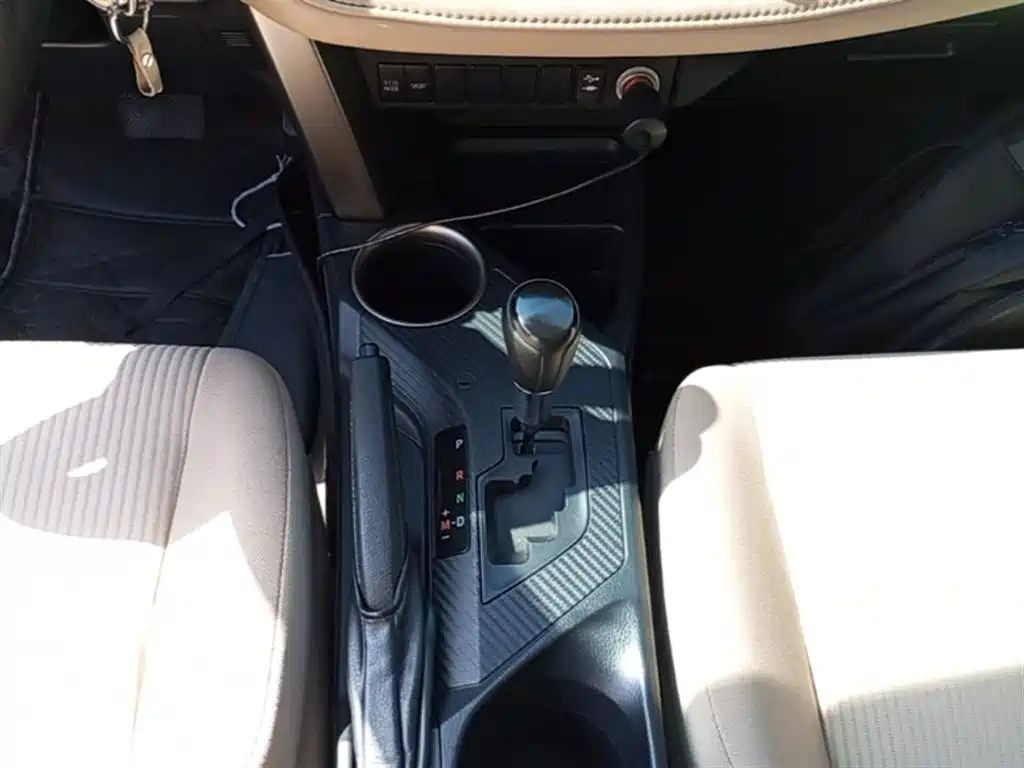 Toyota RAV4 Rongfang 2015 2.0L CVT 2WD Trend Edition фото 14