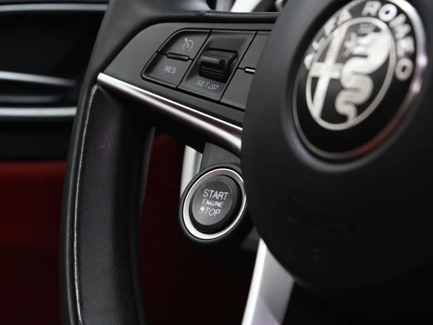 Alfa Romeo Giulia 2017 2017 2.0T 280HP Luxury Edition