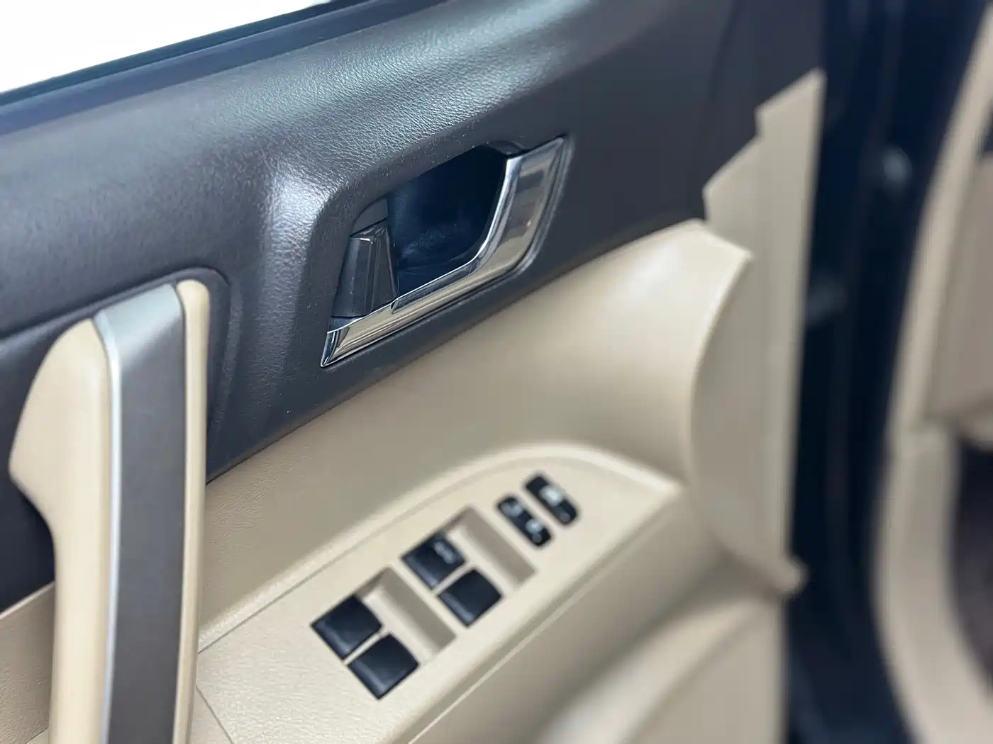 Toyota Highlander 2012 2.7L 2WD 7-Seater Luxury Edition фото 8