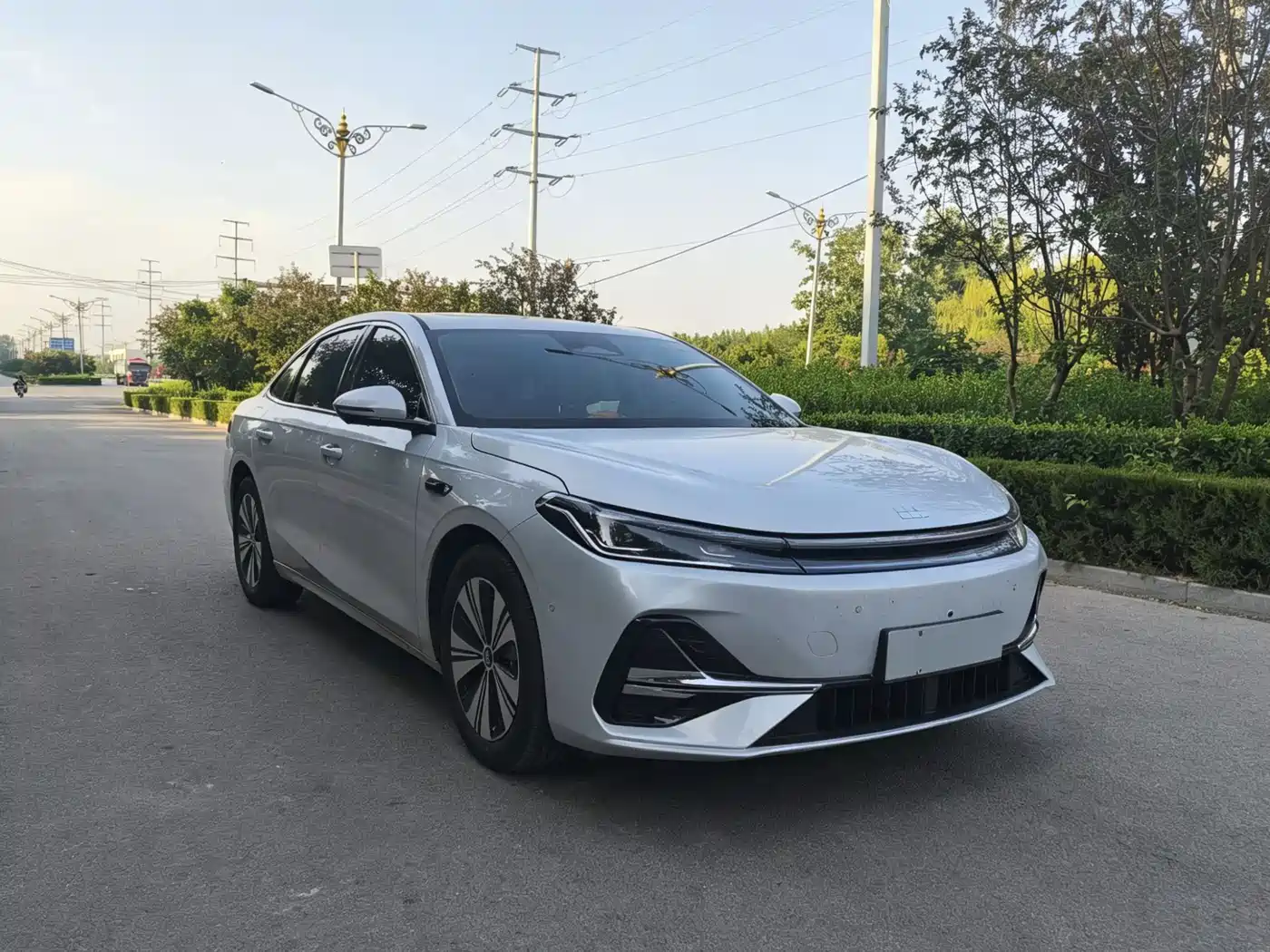Geely Galaxy Galaxy A7 2025 EM-i 150km Explorer+ Edition фото 3