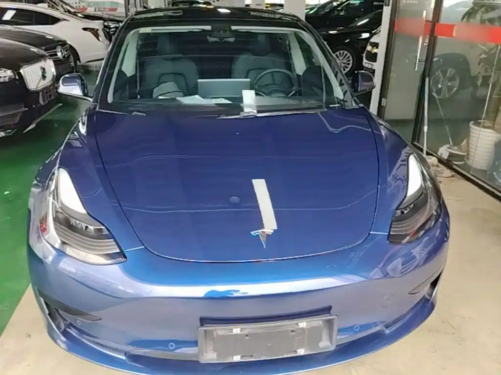 Фото 3 - Tesla Model 3