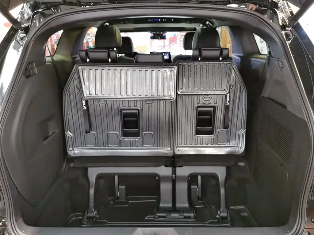 Toyota Granvia 2024 2.5L Hybrid Premium PLUS 4WD Edition фото 14