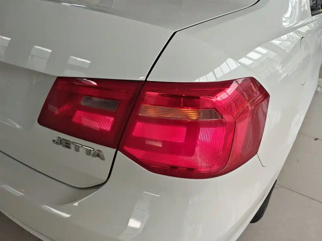 Volkswagen Jetta 2013 1.6L Automatic Fashion фото 8