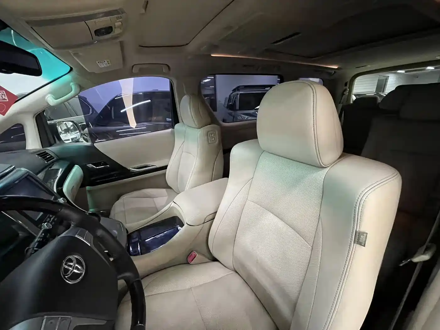 Toyota Alphard 2012 3.5L Luxury Edition фото 9