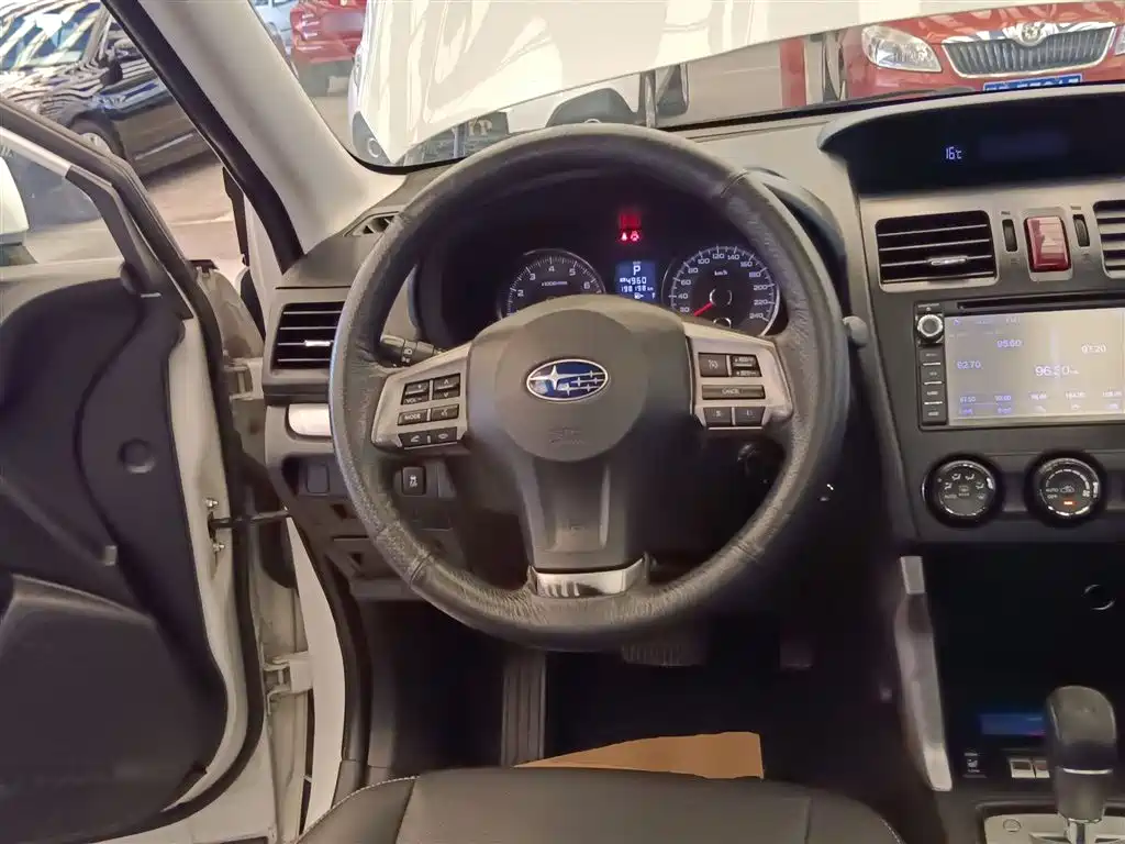 Subaru Forester 2014 2.0i Automatic Luxury Edition фото 11