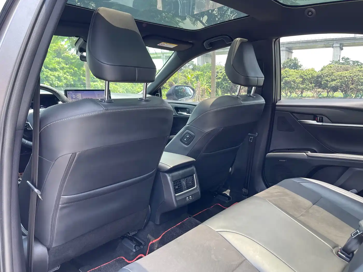 Toyota Camry 2025 Hybrid 2.0HXS Glory Edition фото 26