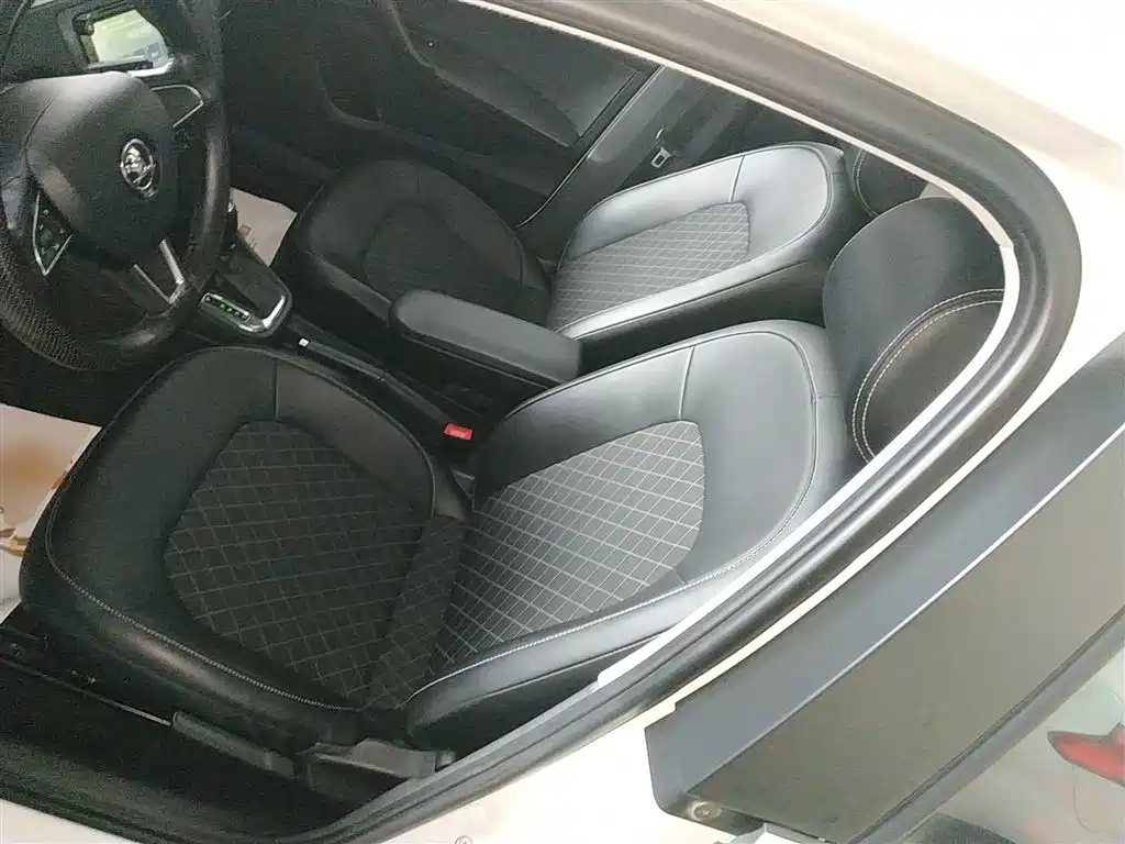 Škoda Skoda Rapid Spaceback 2019 Facelift 1.5L Automatic Comfort Version China V фото 11