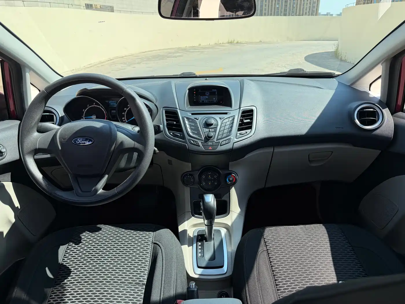 Photo 8 - Ford Fiesta