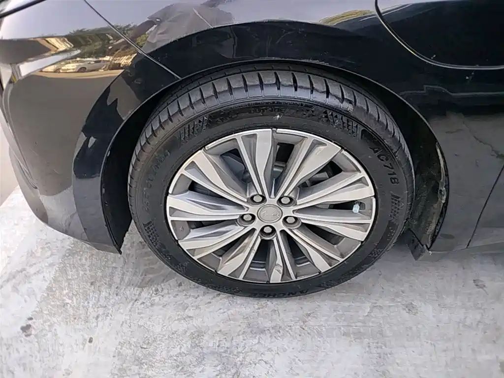 Hongqi E-QM5 2023 620km PLUS фото 22