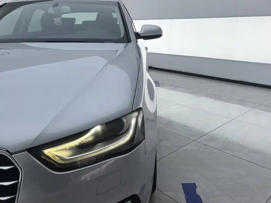 Фото 5 - Audi A4L