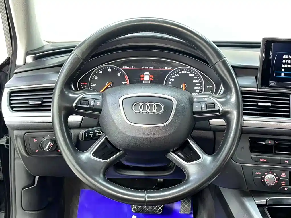 Фото 9 - Audi A6L