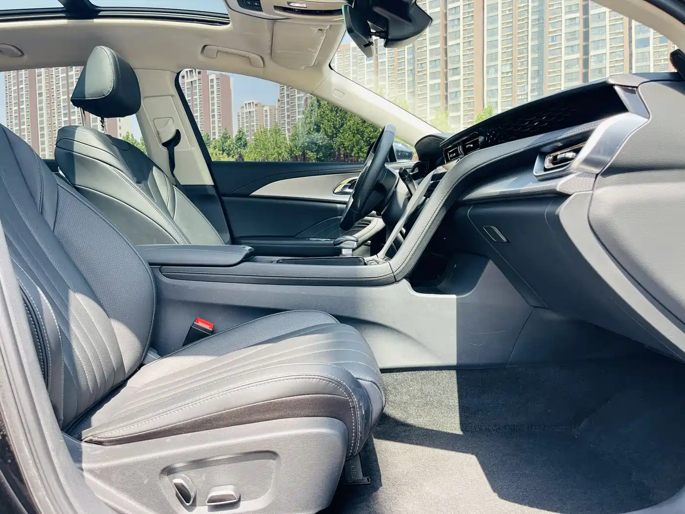 Hongqi H5 2024 1.5T DCT Smart Connect Flag Rhythm Edition фото 24
