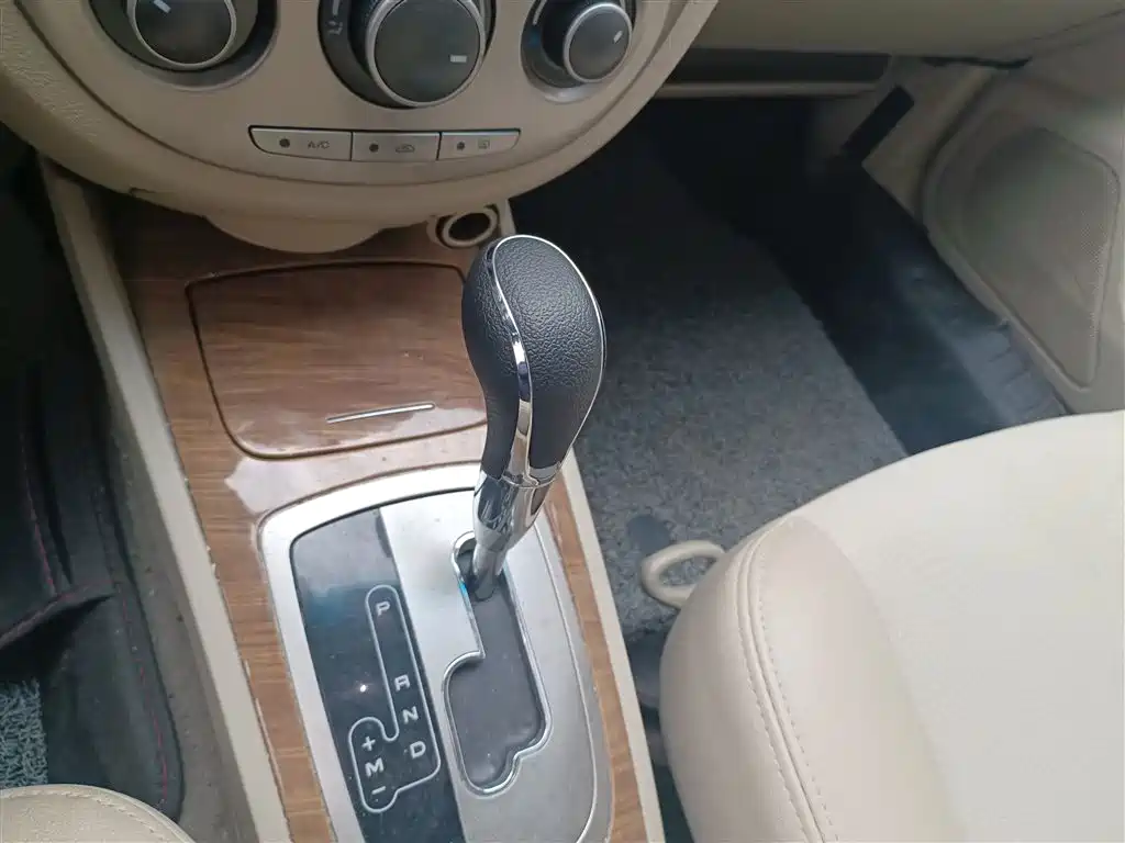 Buick Excelle 2015 1.5L Automatic Classic фото 14